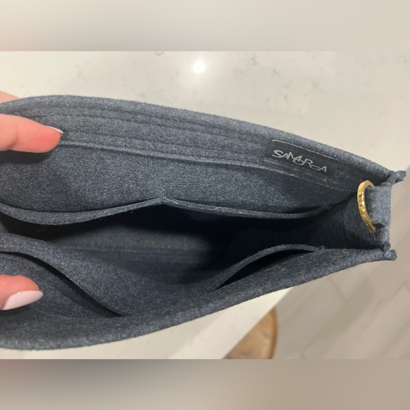 Authentic Louis Vuitton Toiletry 19 - Picture 7 of 14